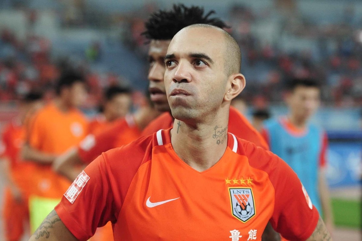 开云体育在线-今晨法国杯焦点战；波尔图刷新队史纪录；质疑声仍在；赛程密集仍需轮换(阿森纳vs波尔图集锦)