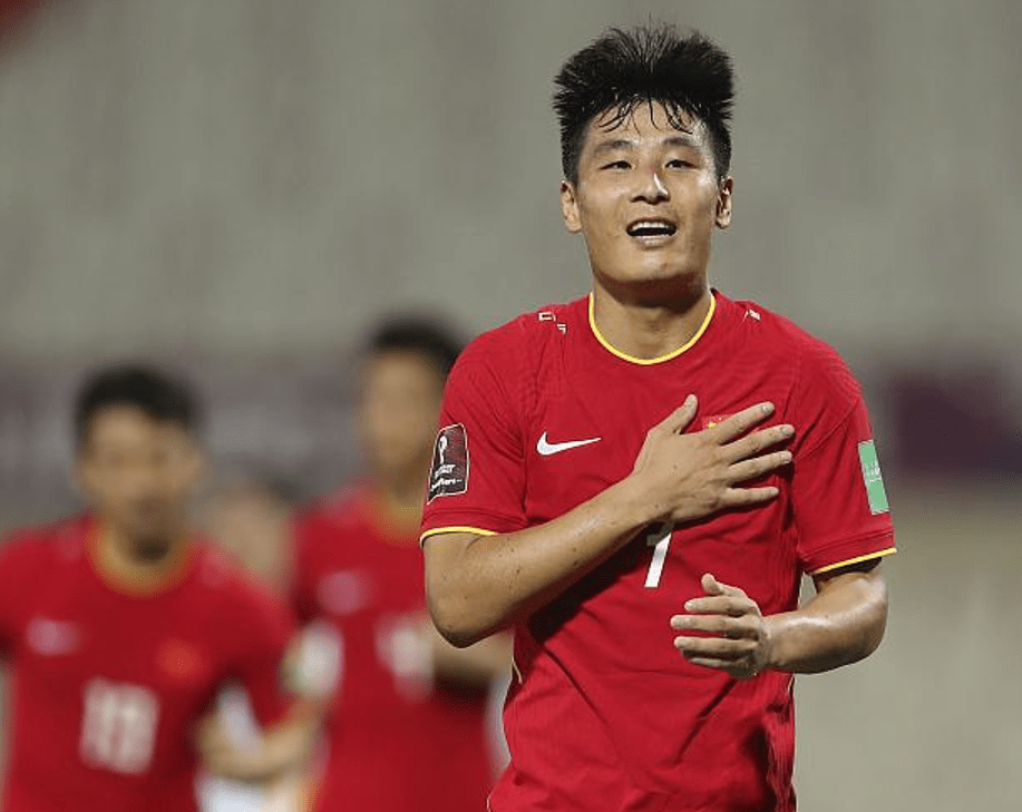 关于这也行？赛后门兴格拉德巴赫篮板制胜国足临场换战术立刻翻盘，里尔单刀错失的信息